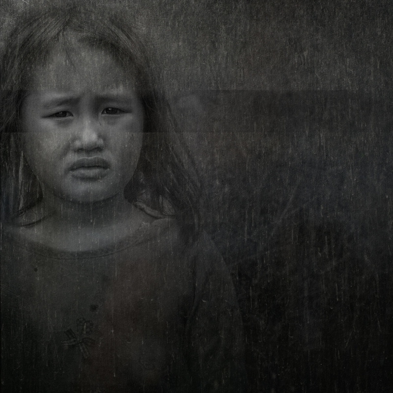 human face, childhood, black background, child, 1080P, one person, close-up, emotion, innocence, depression - sadness, sadness, photography, children