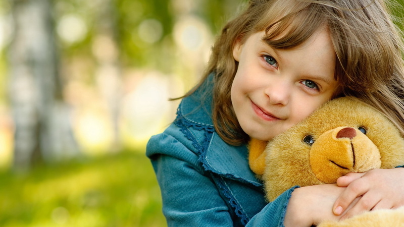 caucasian Ethnicity, cute, boys, smile, smiling, hair, front view, toddler, day, brown, stuffed toy, looking at camera, 1080P, forest, hairstyle, sitting