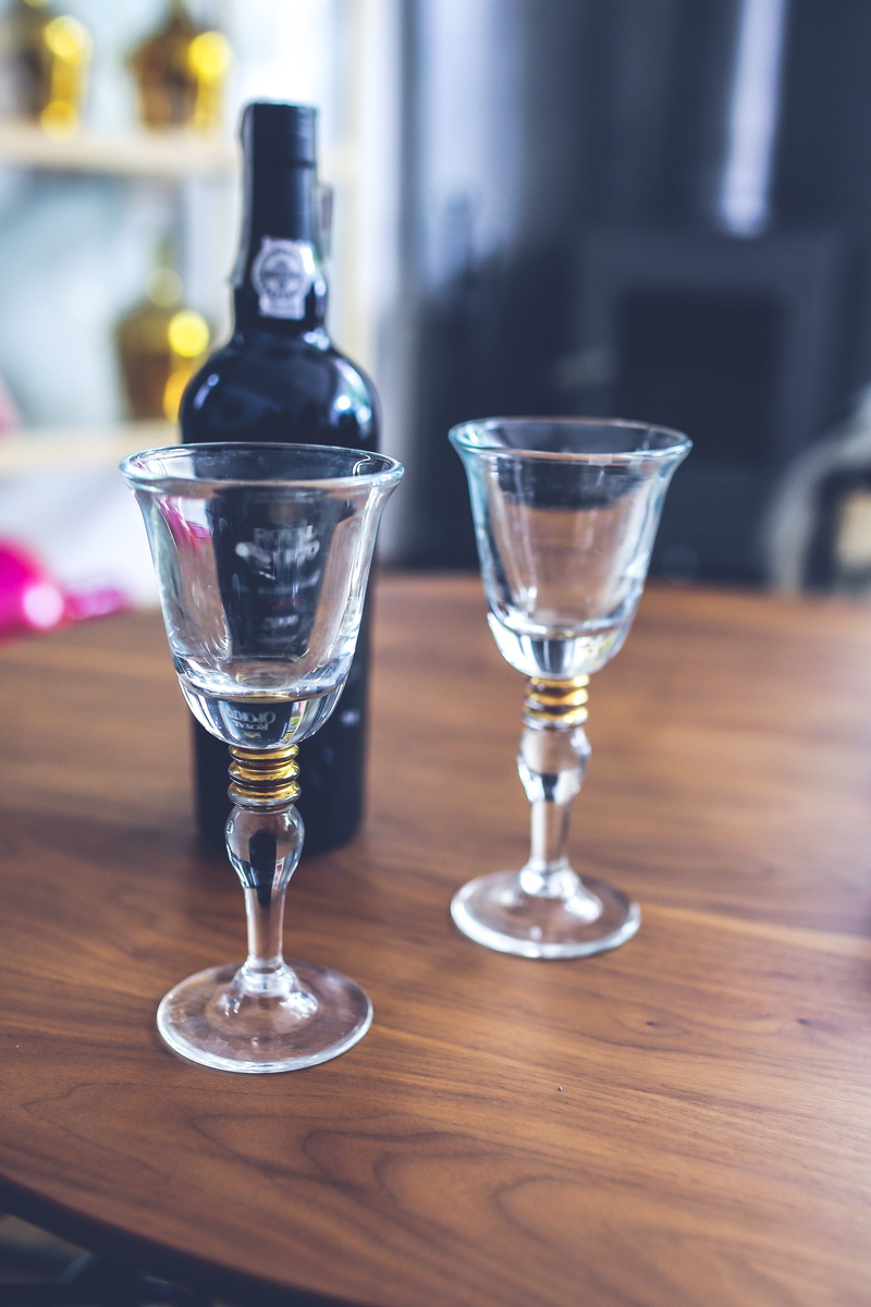 romance, glasses, wood - material, drinking glass, close-up, wine, focus on foreground, food, bar, after dinner, night, indoors, restaurant, dining, 4K