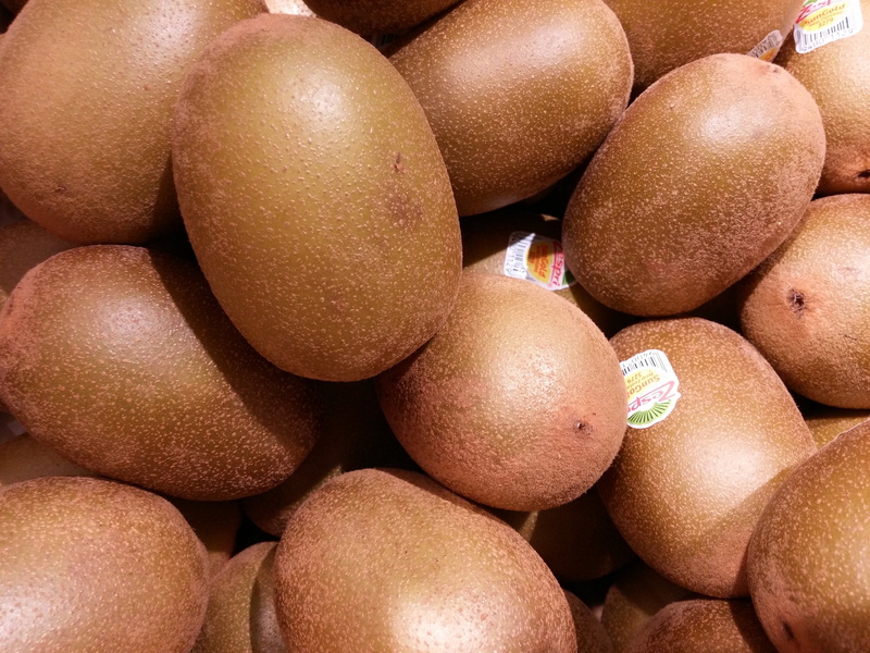 wellbeing, pulp, sour, green kiwi, chinese strahlengriffel, close-up, exoticism, disease, frisch, love, preparation, retail, tunisia, sweet, asia, still life