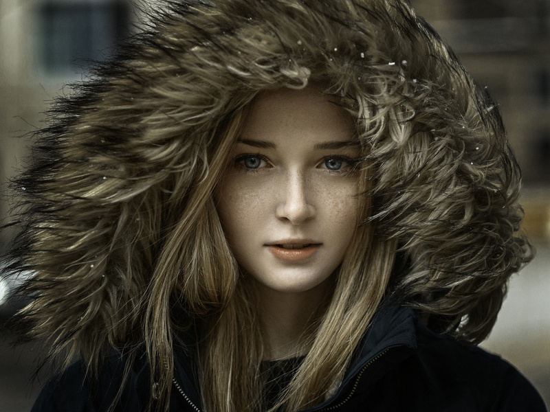 sweater, hood, beautiful woman, women, fur, one person, adult, warm clothing, blonde, hair, portrait, looking at camera, beauty, black jackets, hairstyle
