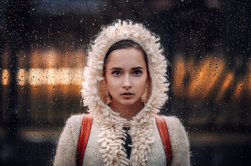 2K, depth of field, sweater, portrait, hoods, glass, women, water drops