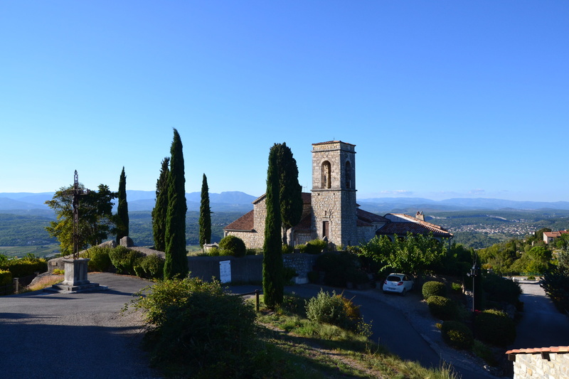 built structure, church, sunlight, building exterior, architectural column, la france, growth, travel destinations, sky, paysage, copy space, history, the past