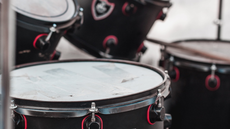arts culture and entertainment, musician, rock music, music, rim, snare, drum kit, festival, rythm, close-up, performance, music gear, close up, drum, tom