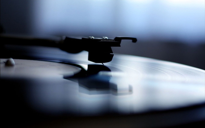 The record, photo, playing, record player needle, selective Focus, spinning, turntable, indoors, single Object, music, no People, motion, audio equipment