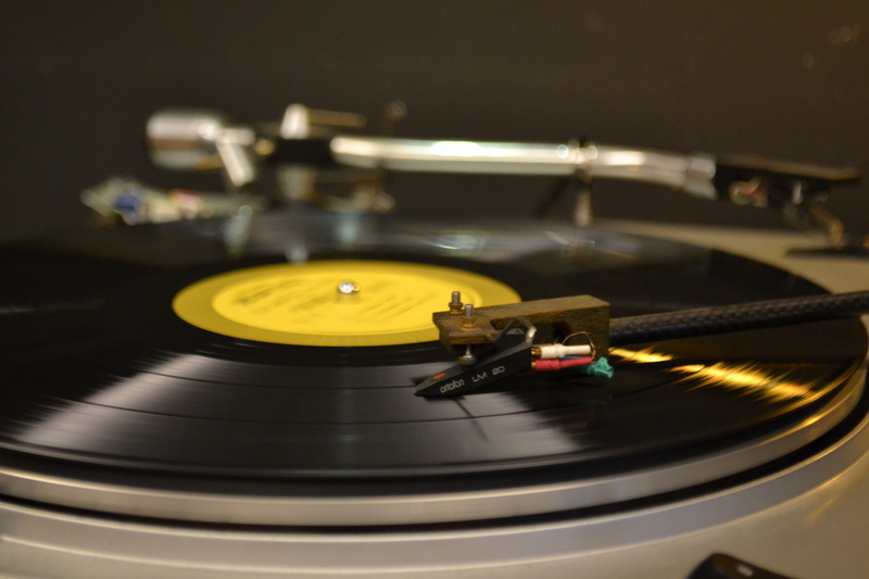 black, player, electrical equipment, night, playing, record player needle, indoors, vintage, record player, record, gray, selective focus, arts culture and entertainment