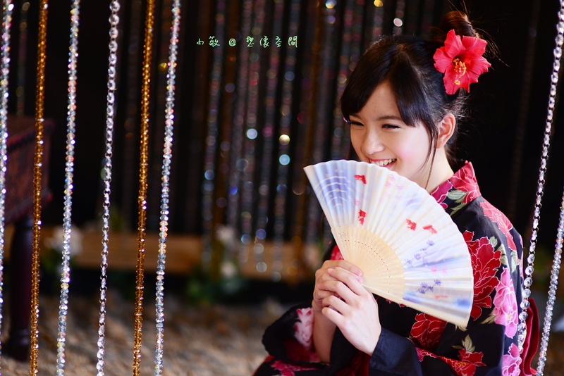 leisure activity, happiness, one person, front view, lifestyles, adult, holding, smiling, casual clothing, focus on foreground, Asian, women, looking, real people