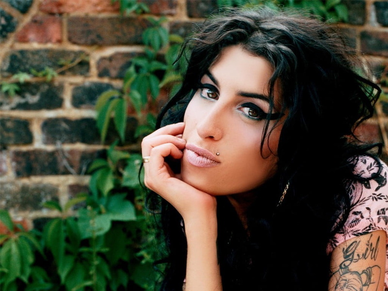 looking, young adult, young women, dark hair, looking at camera, black hair, beautiful woman, front view, one person, adult, lifestyles, portrait, headshot