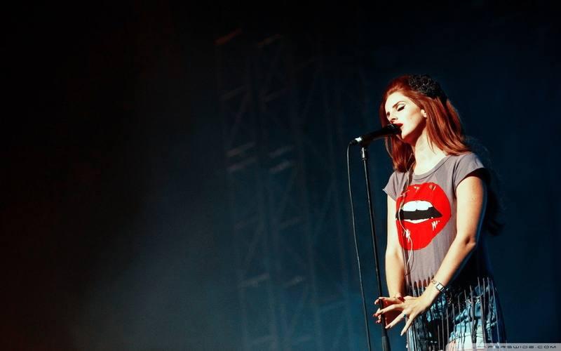 720P, Lana Del Rey, singer, redhead, flower in hair, women, T-shirt, stage shots