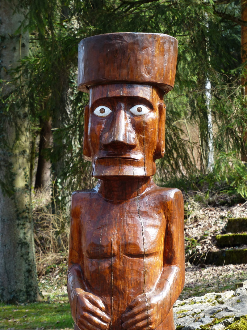 statue, sculpture, tree, hypnosis, 4K, focus on foreground, carving, view, art and craft, plant, totem, park, forest, holzfigur, carving - craft product