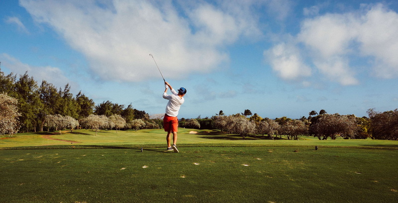 golf club, man, one person, golf swing, green - golf course, golf, golf course, leisure activity, healthy lifestyle, motion, teeing off, sport, 4K, outdoors