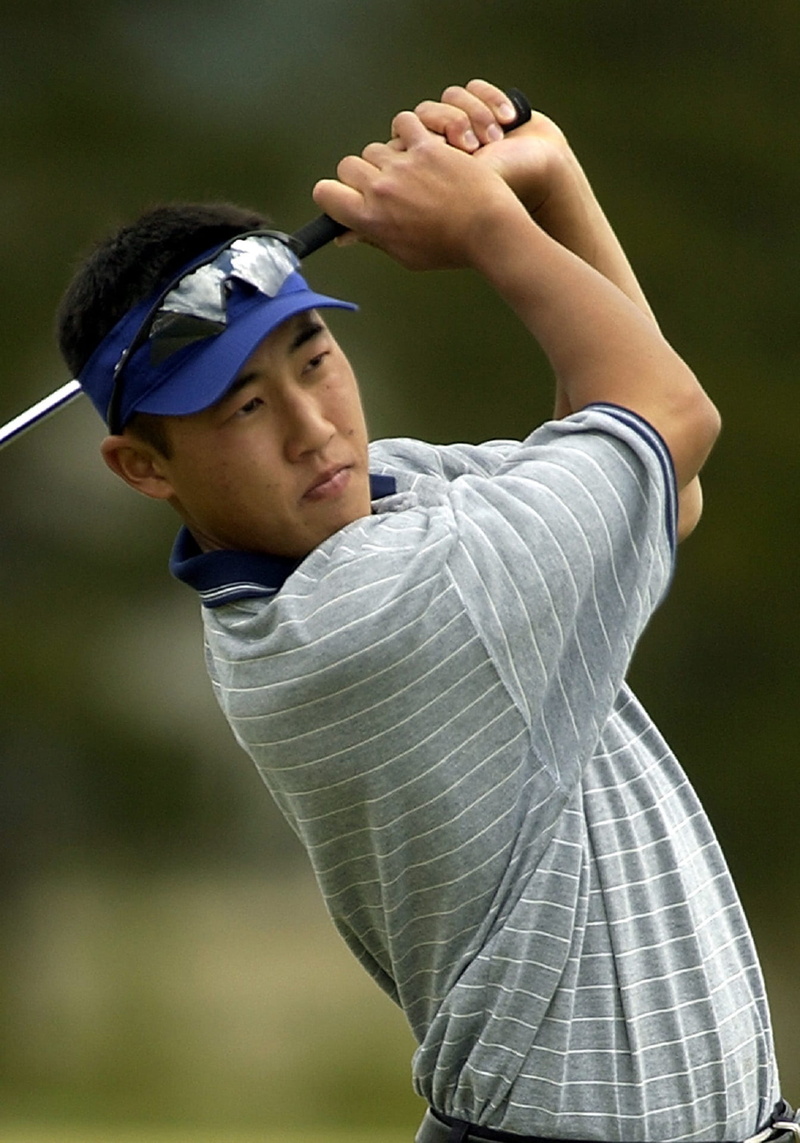 teenager, focus on foreground, males, leisure activity, young men, fairway, play, playing, flag, tournament, tee, hit, competition, recreation, course