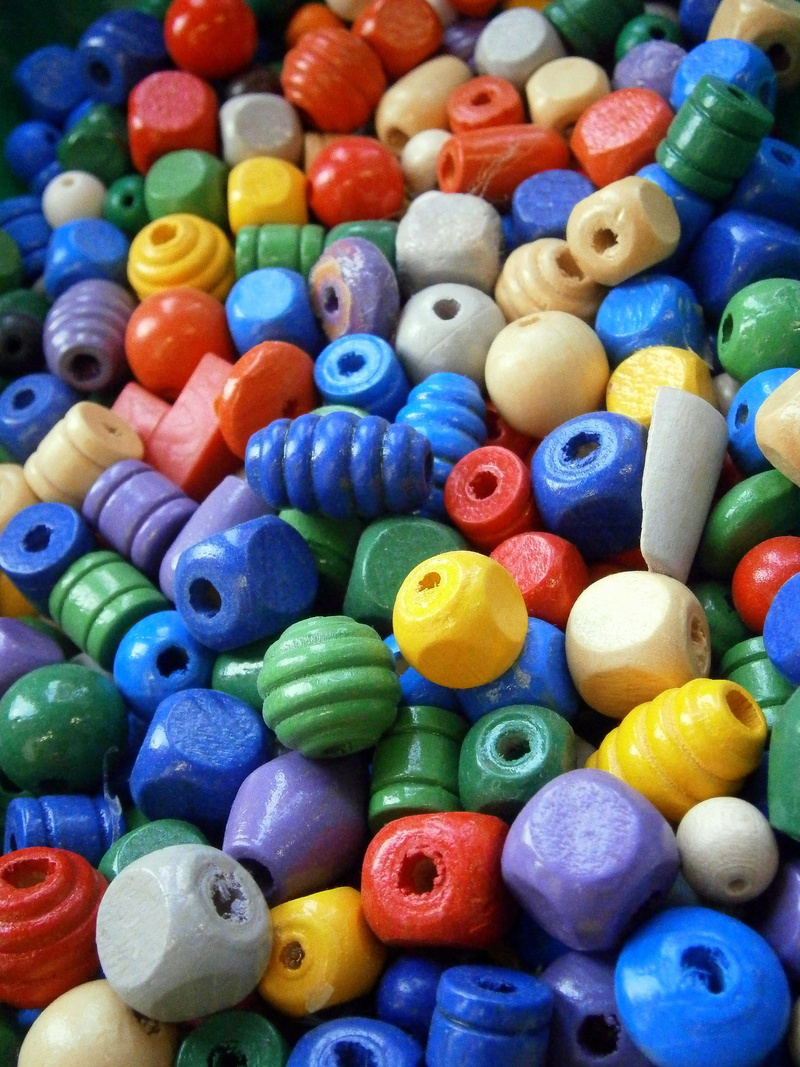 still life, indoors, hobby, toy, leisure activity, close-up, beads, wood, 4K, art and craft, design, many, bead, blue, chain, play, variation, bracelet