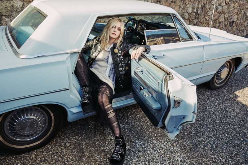 2015, casual clothing, jacket, El Fanning, women, Nylon, in the car, blonde, car, hairstyle, lifestyles, Elle Fanning, shoes, young adult, one person, leisure activity