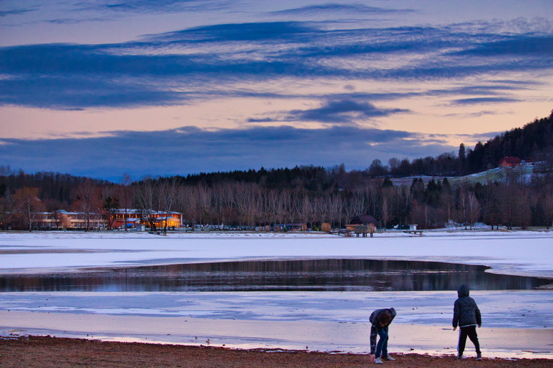 kinderlachen, domestic, non-urban scene, dusk, weekend, landscape, cloud - sky, boys, nature, snow, boy, pets, joy, domestic animals, land, leisure, frozen