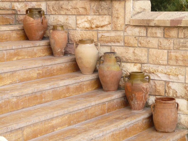 pottery, wall, amphora, day, craft, jug, history, gradually, 2K, container, clay, nature, brown, no people, wall - building feature, wood - material, building