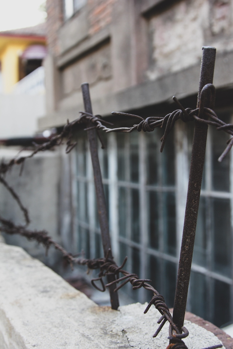 fence, piercing, horseshoe, barrier, safety, worship, rusty, security, shrine, outdoors, building, architecture, cotton, parthenon, sharp, boundary, close-up