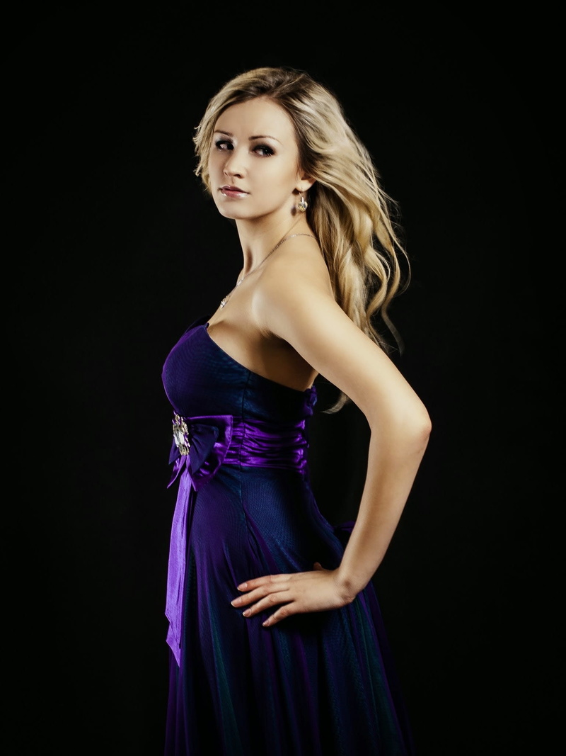 one person, white, young adult, looking at camera, grey, studio, woman, nice, hairstyle, indoors, beautiful people, strapless, beautiful woman, portrait