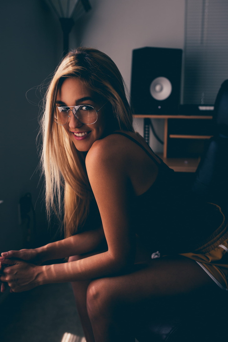 three quarter length, women, long hair, young women, hair, 1080P, indoors, portrait, one person, woman, young woman, blondie, chair, hairstyle, young adult