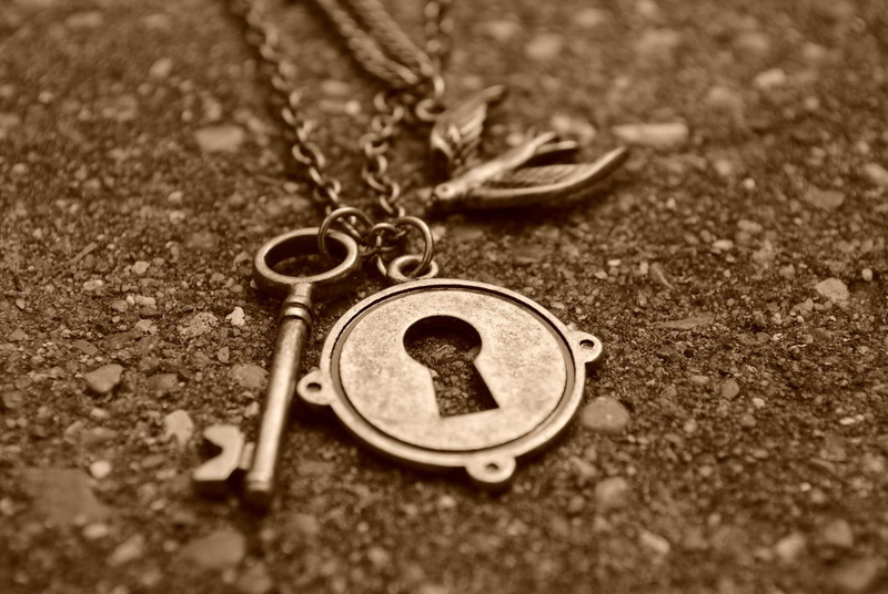 skeleton, sepia, silver, necklace, hold, key, chaise, chain, photography, 3d and abstract, 1080P