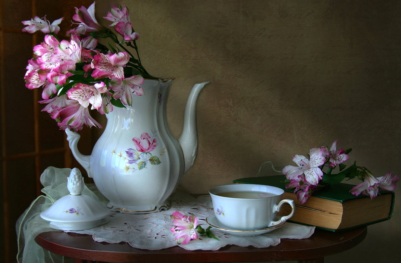 beauty in nature, flower head, texture, tea - hot drink, tea cup, table, mug, pitcher - jug, book, bunch of flowers, floral, close-up, floral pattern, fragility