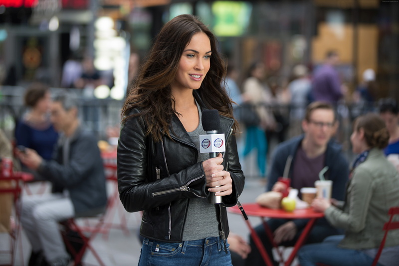 people, focus on foreground, young adult, casual clothing, Teenage Mutant Ninja Turtles: Half Shell, young women, leather, communication, leather jacket