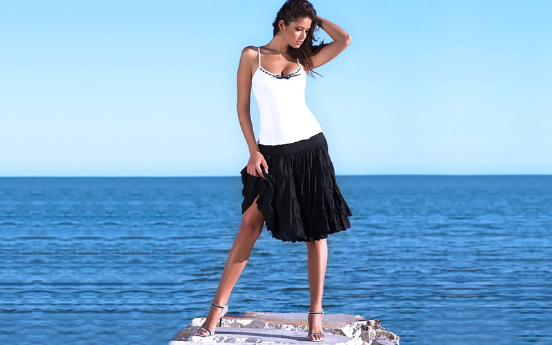 adult, young adult, hairstyle, standing, fashion, beautiful woman, land, nature, horizon, water, young women, carla ossa, beauty in nature, women, one person