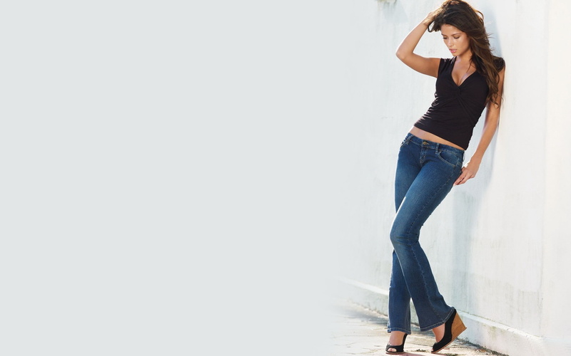 s, young women, one person, ossa, hairstyle, fashion, girl, jeans, 1080P, hair, shirt, black, photo, adult, standing, leisure activity, indoors