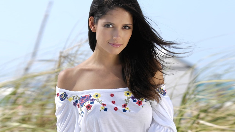 model, 1080P, young adult, day, carla ossa, focus on foreground, young women, girls, front view, wind, beautiful woman, nature, looking at camera, hair