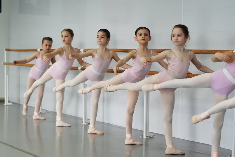 women, togetherness, active, class, body part, practicing, medium group of people, balance, sports, limb, group of people, females, human limb, exercising