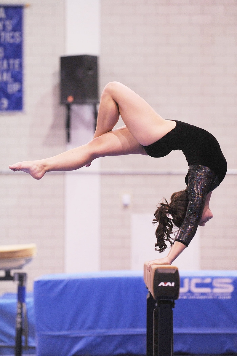 real people, 1080P, focus on foreground, acrobat, flexibility, vitality, leotard, performance, inside, leisure activity, healthy lifestyle, teenager, female