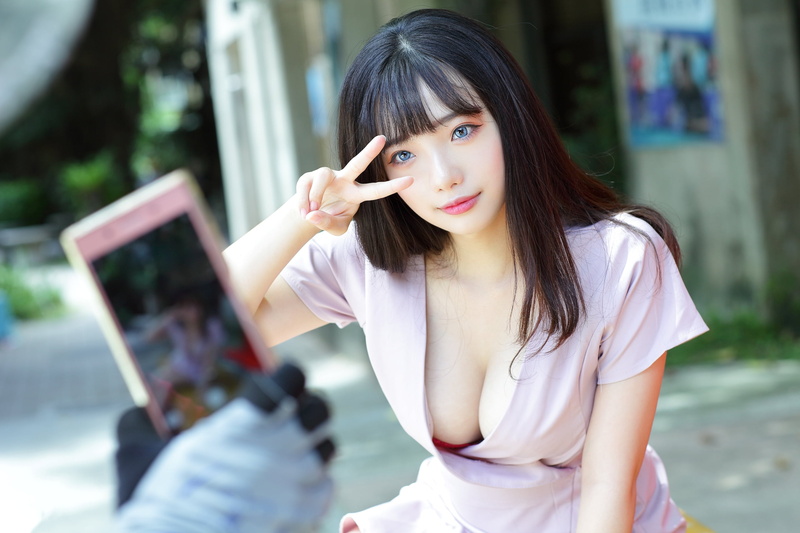 bangs, smiling, cellphone, Asian, Ning Shioulin, blue eyes, cleavage, photography, 2K, depth of field, outdoors, dress, brunette, portrait, women outdoors