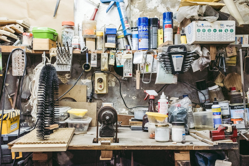 large group of objects, white, variation, messy, no people, hanging, garage, workshop, work tool, des, assorted, plastic, market, wooden, table, abundance