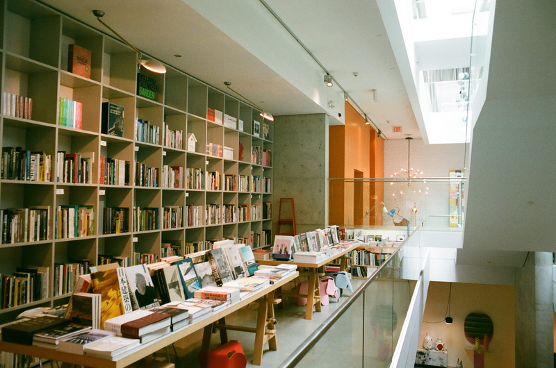 indoors, literature, bright, built structure, tables, wooden, read, library, book, 2K, interior, shelving, absence, book store, no people, pile of books