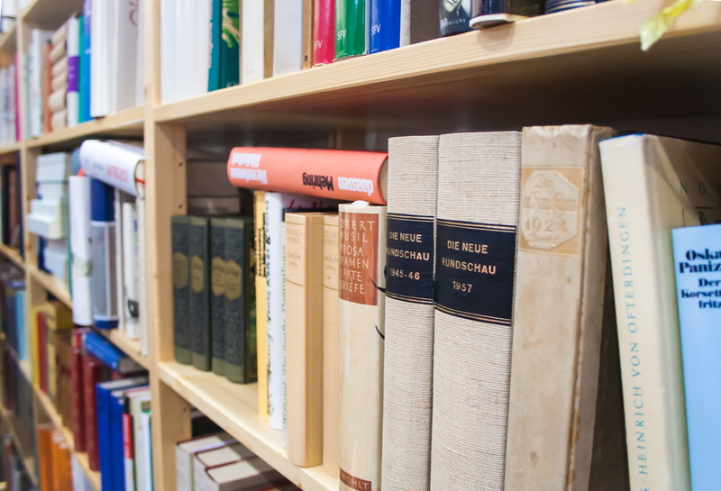 leipzig, reading, fair, book fair, library, learning, selective, large group of objects, hardbound book, friends, human, close, textbook, selective focus