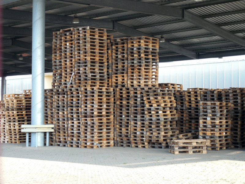 2K, architecture, store, abundance, industry, sunlight, Stack, wood - material, domestic room, no people, Warehouse, large group of objects, Pallets, indoors