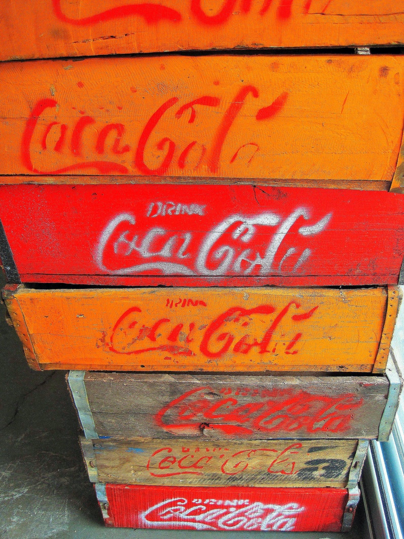sign, non-western script, architecture, street, road, capital letter, old, yellow, message, close-up, no people, painted, outdoors, red, information sign
