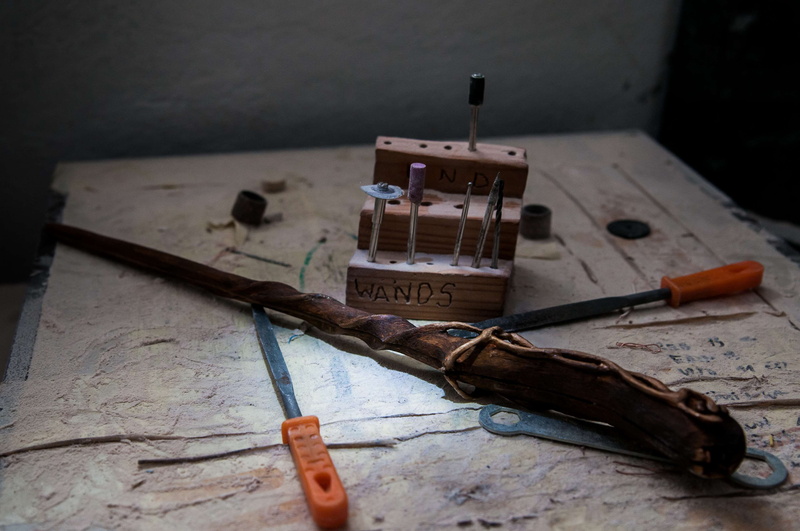 wood, medium group of objects, tools, workshop, high angle view, day, theme workspaces, hammer, gun, table, indoors, creativity, tool, lumos, no people