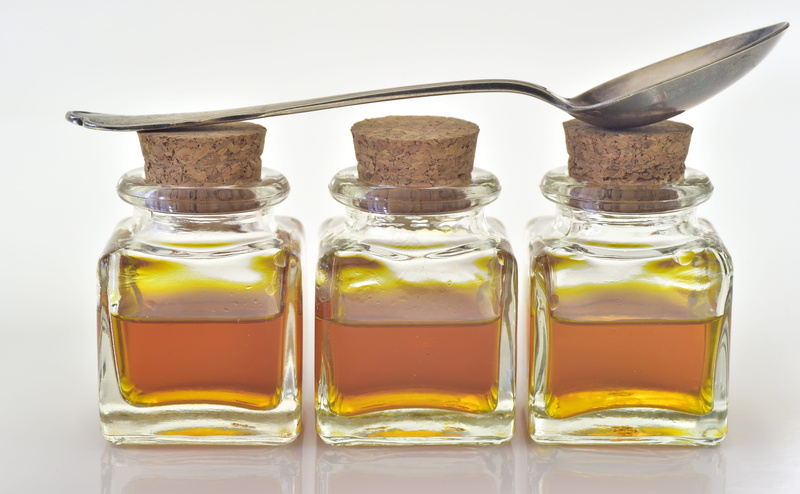 science, cut out, drip, fragrance, still life, medicine, bottle, take, health, plant, spoon, three objects, clean, variation, white background, cork closure