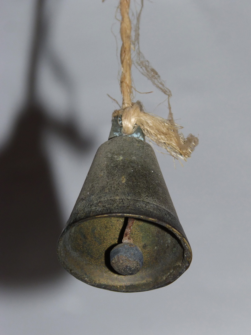 focus on foreground, decoration, Crafts, safety, shape, Rustic, metal, 2K, Bell, protection, folk crafts, outdoors, old, no people, nature, close-up, hanging