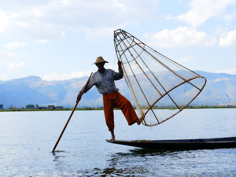 casual clothing, burma, waterfront, men, non-urban scene, nature, beauty in nature, lake, fischer, full length, leisure activity, myanmar, daytime, fisherman