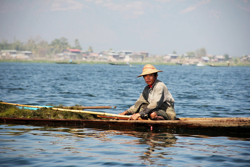 sitting, fish, 5K, waterfront, nature, lifestyles, day, nautical vessel, lake inle, sea, rowing, hat, inlesee, single-leg-rowers, inle lake, outdoors