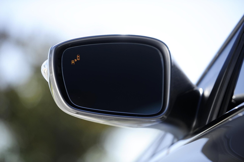 outdoors, luxury, land vehicle, travel, reflection, mode of transportation, hyundai, close-up, vehicle part, car, vehicle mirror, rear-view mirror, sky