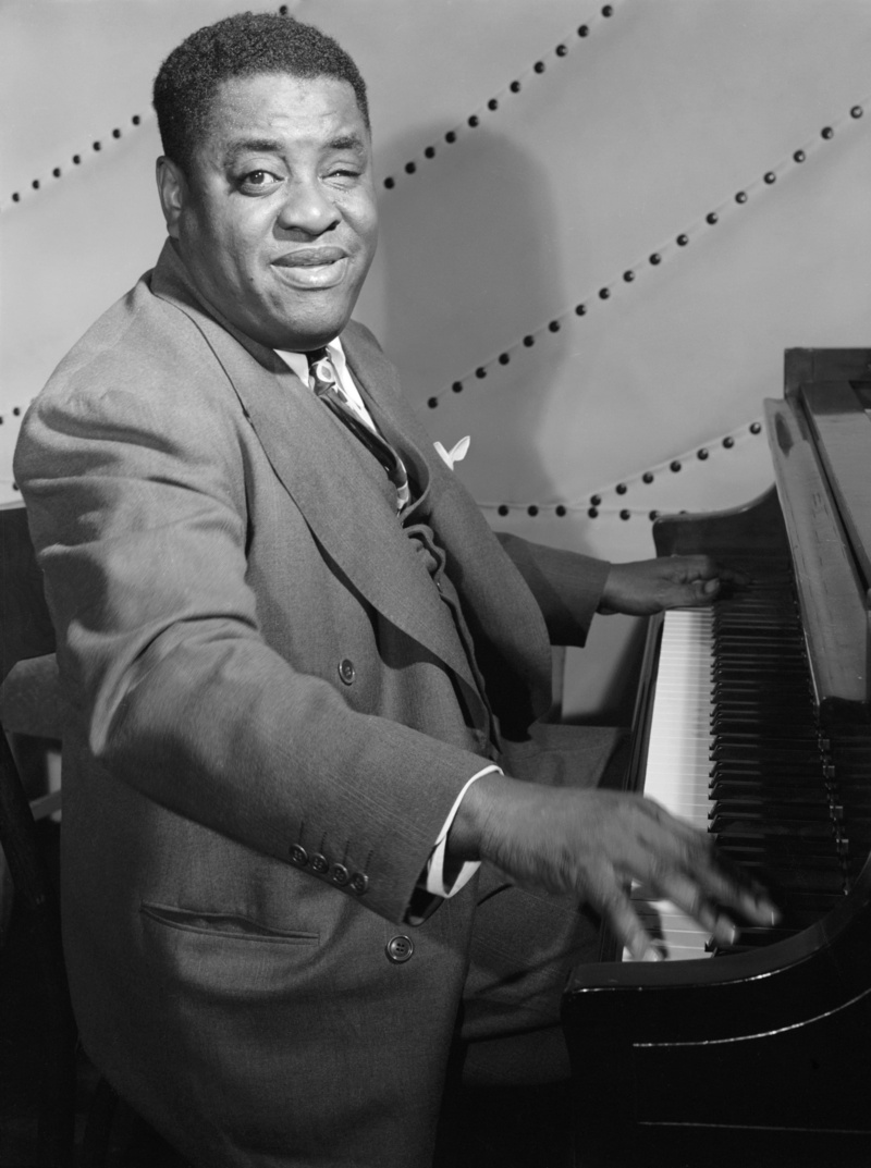 pianist, White, instrument, performance, leisure activity, Music, Black And White, waist up, one person, playing, males, men, musical equipment, real people