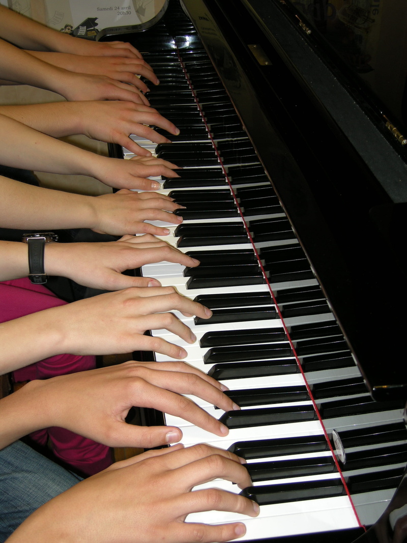 high angle view, five, instrumental, lifestyles, black, leisure activity, group, fingers, young, musician, human body part, musical equipment, artist, body part
