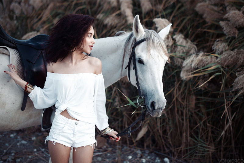 brunette, domestic, horse, fashion, livestock, 1080P, Women Outdoors, young adult, beautiful woman, adult, shorts, white color, legs, women, one person