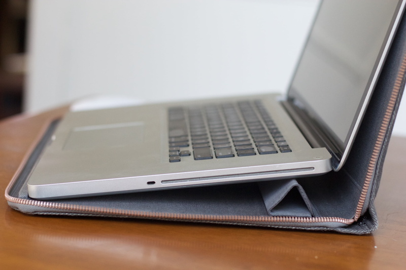 incase, wireless technology, silver colored, mac, close-up, apple, technology, macbook, table, convenience, internet, computer network, business, macbook pro