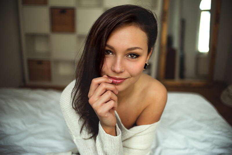 face, 1080P, women, in bed, smiling, portrait