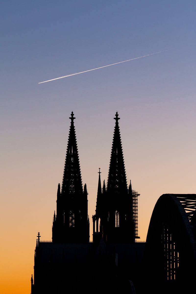 nature, cologne, silhouette, travel, rise, building, buildings, steeple, outdoors, city, no people, plane, dusk, gradient, cathedral, spirituality, religion