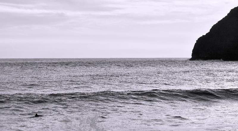 surfing, day, cloud - sky, sky, waves, pacific, united states, ocean, 5K, surf, black and white, tranquility, waimanalo beach, horizon, tranquil scene